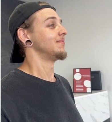 Diogo, tatuador no RevolArt Tattoo Studio